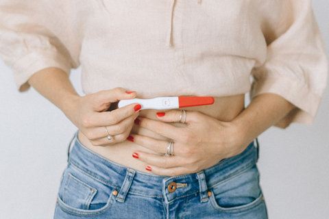 測孕紙二條杠一深一淺代表什么？測孕紙表現(xiàn)含義