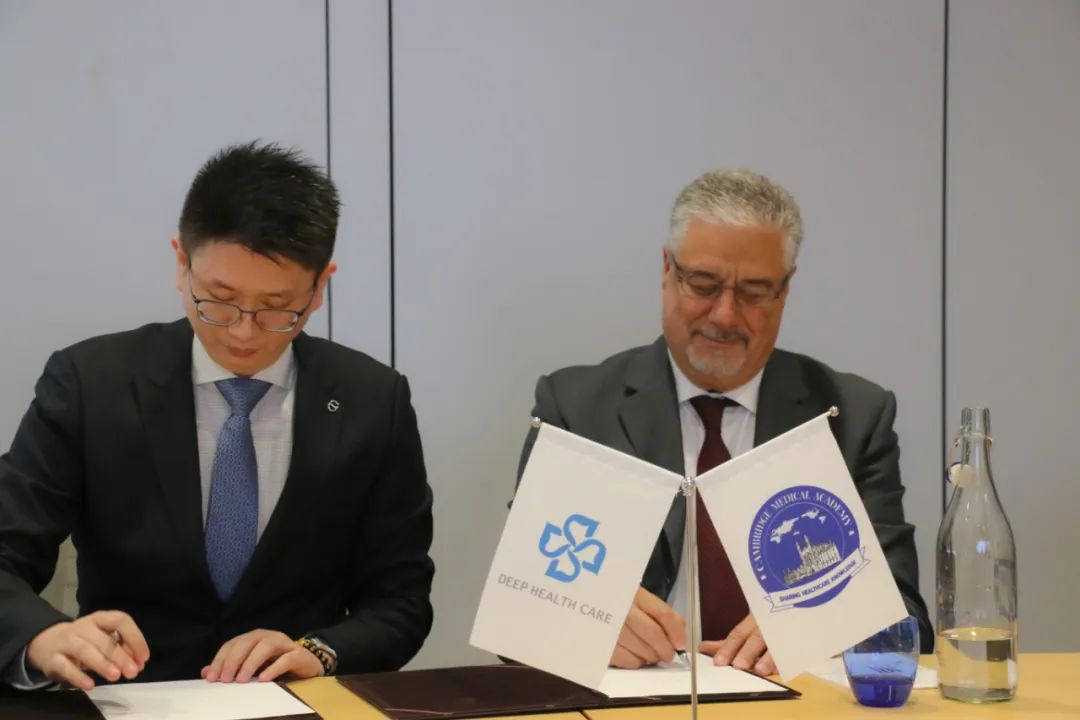 簽約現(xiàn)場(chǎng) 簽約現(xiàn)場(chǎng)