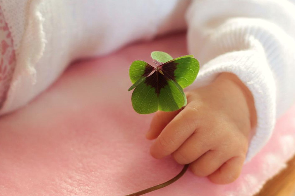 試管嬰兒移植后著床成功的癥狀表現(xiàn)？著床成功最準(zhǔn)的信號