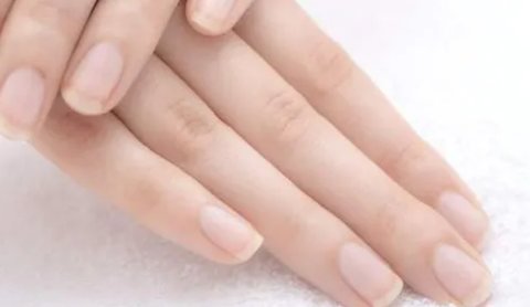 指甲一般而言什么季節(jié)長得快？影響指甲生長的因素有哪些