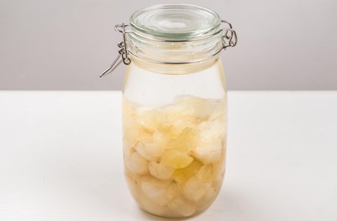 荔枝泡水喝有什么好處？荔枝泡水喝的功效與作用禁忌