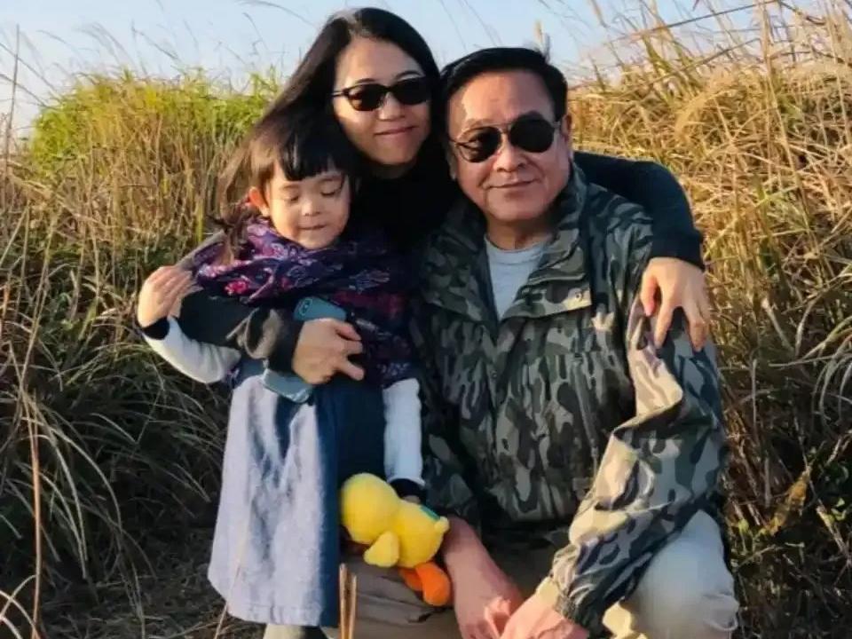 ??生育時鐘的性別差異：當丁克男性反悔時，女性還剩多少選擇權(quán)？??